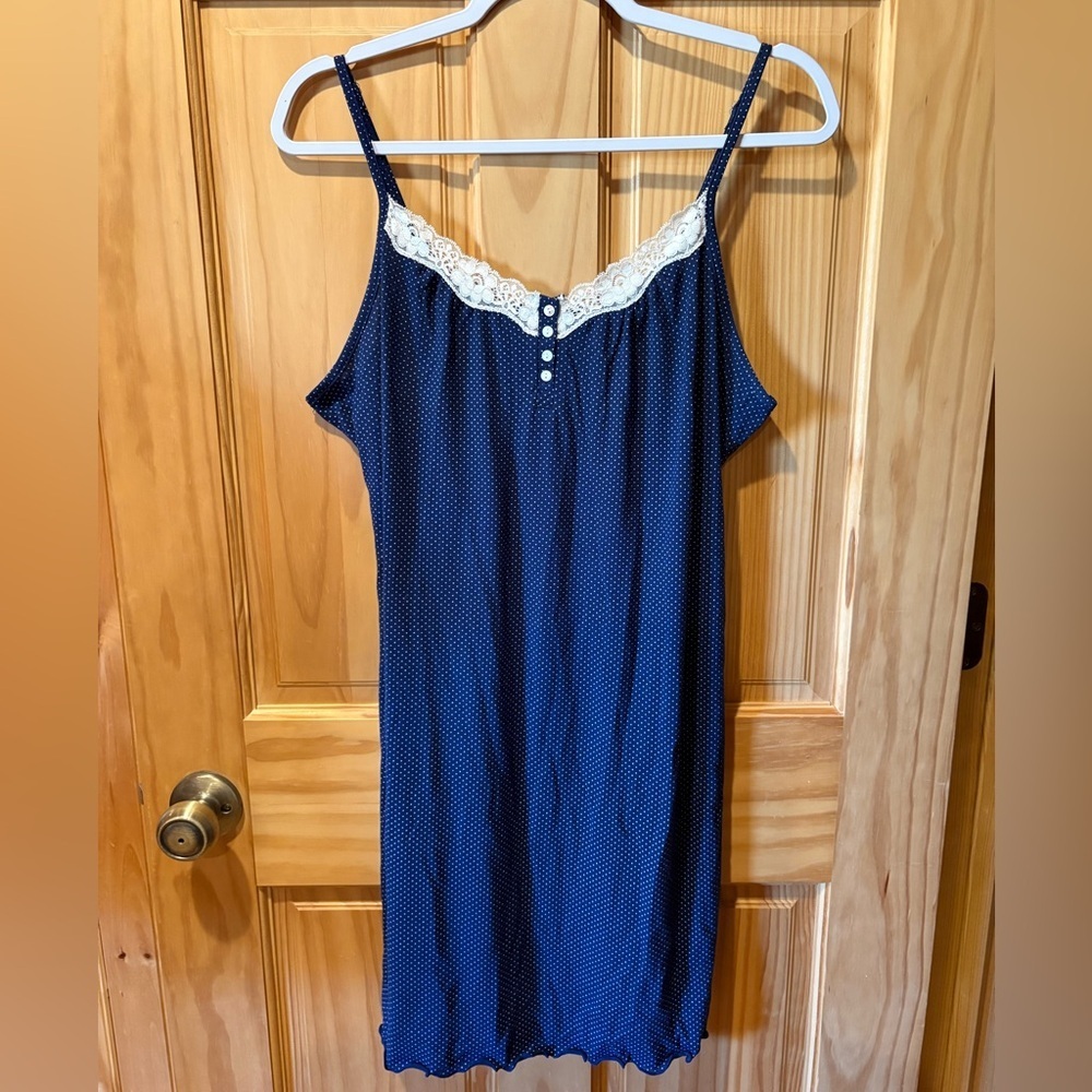 Jockey Navy with white polka dots & lace detail Chemise women’s size M